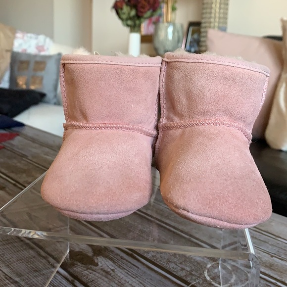 Baby pink Ugg’ bootie with Bow Velcro back size 2/3 - Picture 4 of 11